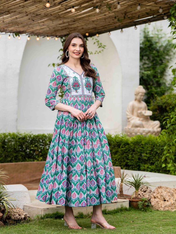 Pine Green Cotton Printed V-Neck 3/4 Sleeves Calf Length Flared Dress