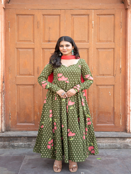(Pre-order) Olive Green Pure Cotton Printed Sweetheart Neck Full Sleeves Ankle Length Flared Kurta Pant And Dupatta Set