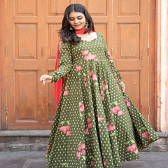 (Pre-order) Olive Green Pure Cotton Printed Sweetheart Neck Full Sleeves Ankle Length Flared Kurta Pant And Dupatta Set