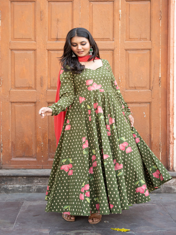 (Pre-order) Olive Green Pure Cotton Printed Sweetheart Neck Full Sleeves Ankle Length Flared Kurta Pant And Dupatta Set