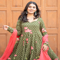 (Pre-order) Olive Green Pure Cotton Printed Sweetheart Neck Full Sleeves Ankle Length Flared Kurta Pant And Dupatta Set