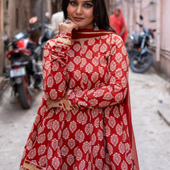 (Pre-order) Maroon Pure Cotton Printed Round Neck Full Sleeves Hip Length Flared Kurta Farshi Salwar And Dupatta Set