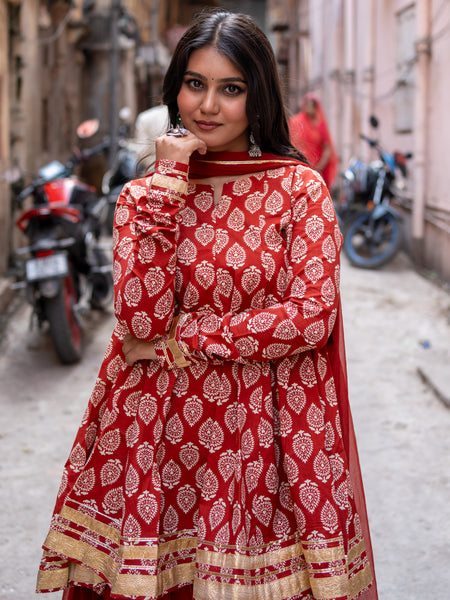 (Pre-order) Maroon Pure Cotton Printed Round Neck Full Sleeves Hip Length Flared Kurta Farshi Salwar And Dupatta Set