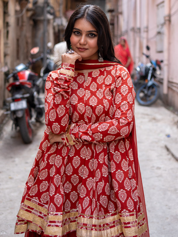 (Pre-order) Maroon Pure Cotton Printed Round Neck Full Sleeves Hip Length Flared Kurta Farshi Salwar And Dupatta Set