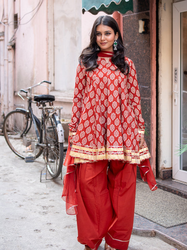 (Pre-order) Maroon Pure Cotton Printed Round Neck Full Sleeves Hip Length Flared Kurta Farshi Salwar And Dupatta Set