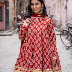 (Pre-order) Maroon Pure Cotton Printed Round Neck Full Sleeves Hip Length Flared Kurta Farshi Salwar And Dupatta Set