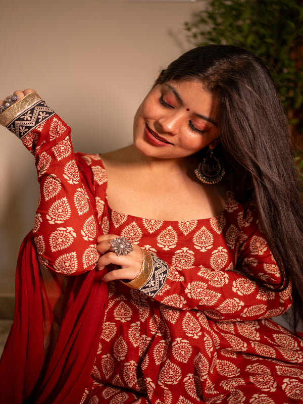 (Pre-order) Maroon Pure Cotton Printed Square Neck Full Sleeves Ankle Length Flared Kurta Pant And Dupatta Set