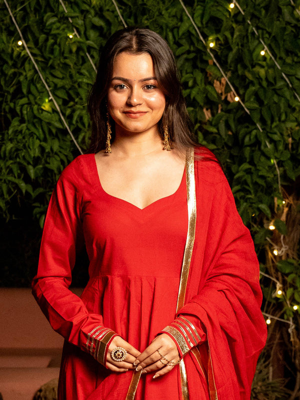 (Pre-order) Red Pure Cotton Solid Sweetheart Neck Full Sleeves Ankle Length Flared Kurta Pant And Dupatta Set