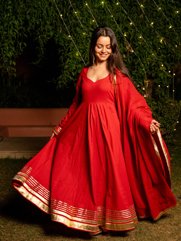 (Pre-order) Red Pure Cotton Solid Sweetheart Neck Full Sleeves Ankle Length Flared Kurta Pant And Dupatta Set