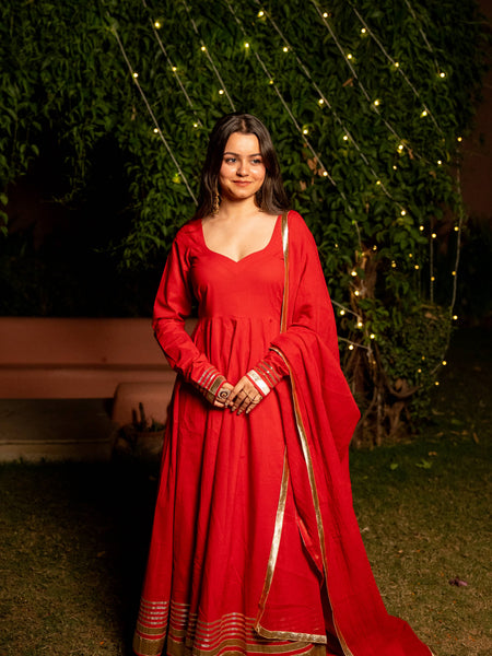 (Pre-order) Red Pure Cotton Solid Sweetheart Neck Full Sleeves Ankle Length Flared Kurta Pant And Dupatta Set