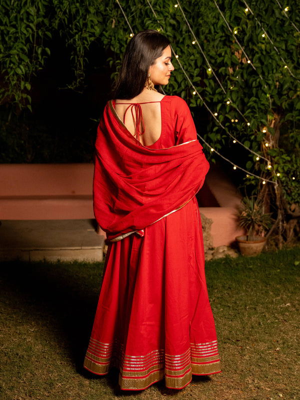 (Pre-order) Red Pure Cotton Solid Sweetheart Neck Full Sleeves Ankle Length Flared Kurta Pant And Dupatta Set